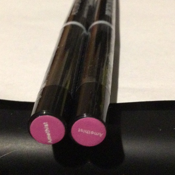 Makeup - Picture 2 of 2